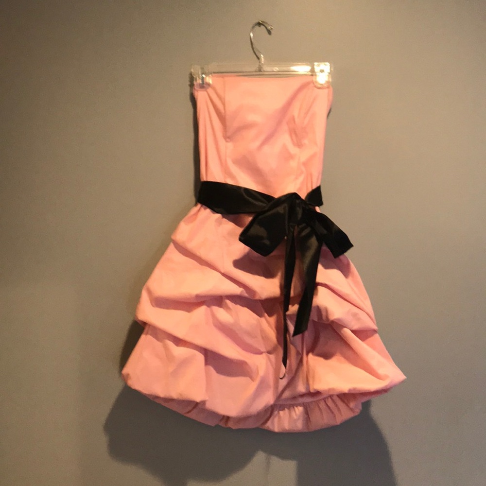 Light Pink Short Dress With Black Ribbon